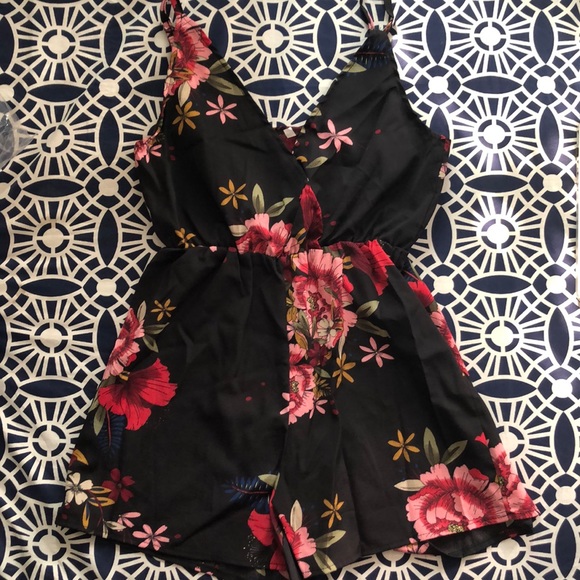 FLORAL SUMMER ROMPER! - Picture 1 of 2